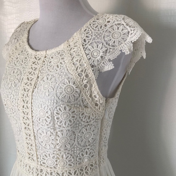 HOLLISTER EMBROIDERED DRESS. - Picture 2 of 8